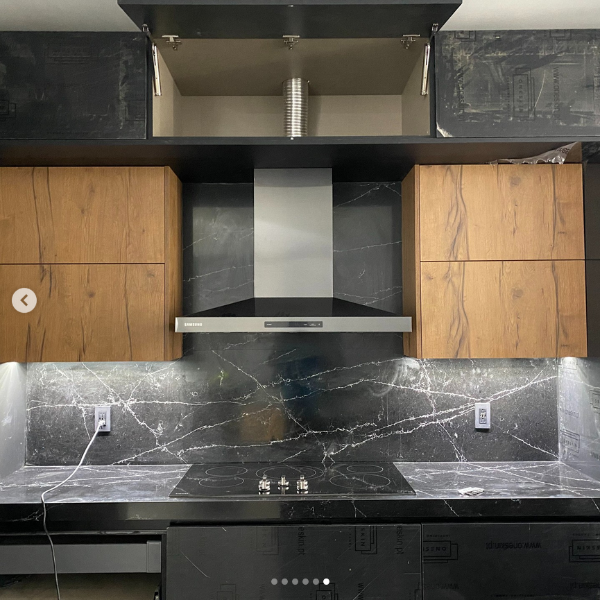 Modern kitchen remodel with black marble backsplash and custom cabinetry by Mozy Construction